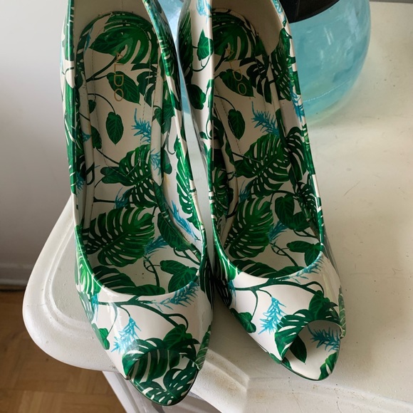 Gorgeous summer heels ! Bought the wrong size worn once - Picture 3 of 3